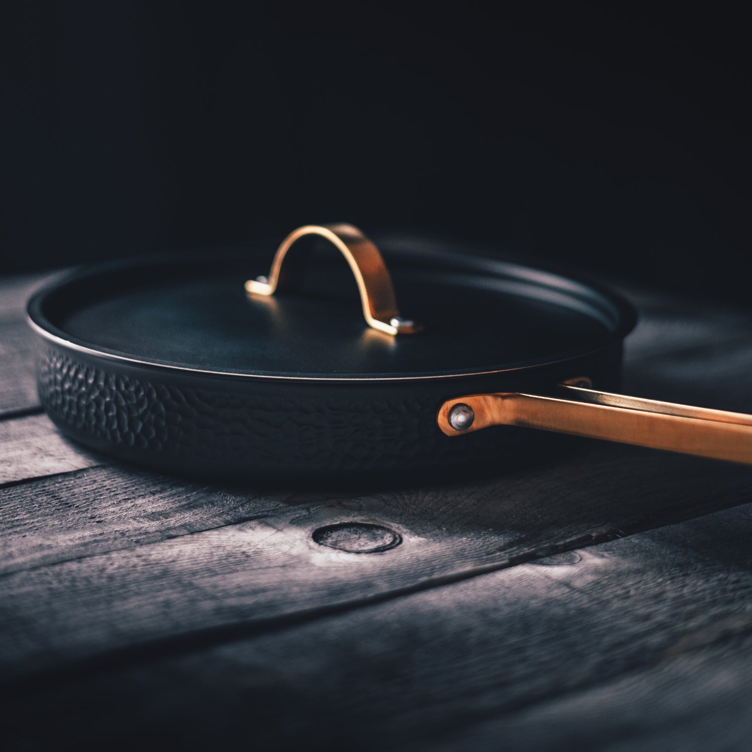 ARVET.1 - Sæt, 3 - Gryde, Kasserolle og sauterpander (Mat sort med messingdetaljer)