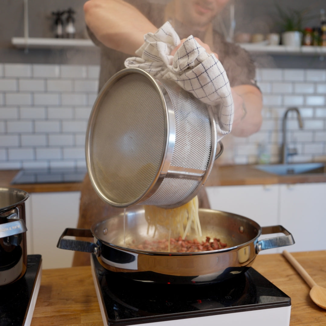 ALFA - 28 cm Nudelpfanne, Serie: BLACK STEEL (inkl. Schloss)