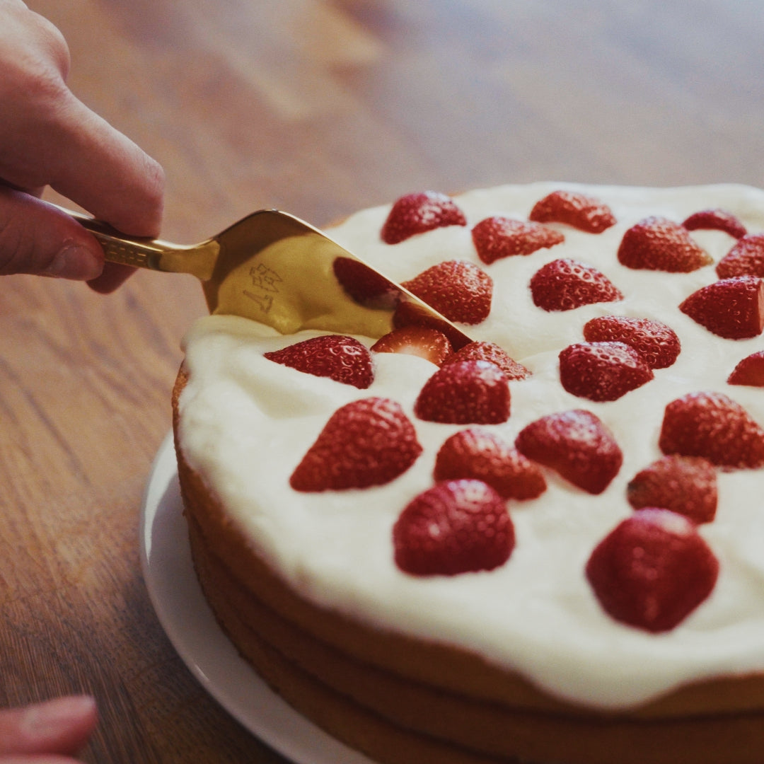 FROST Kuchenspatel – Kuchenmesser (Messing)