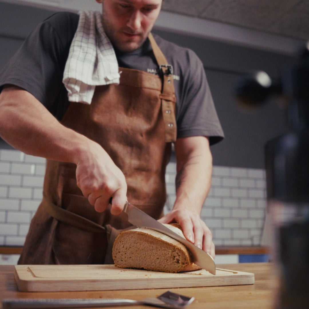 ELMER - Brotmesser - perfekt ausbalanciert. Messingsockel.