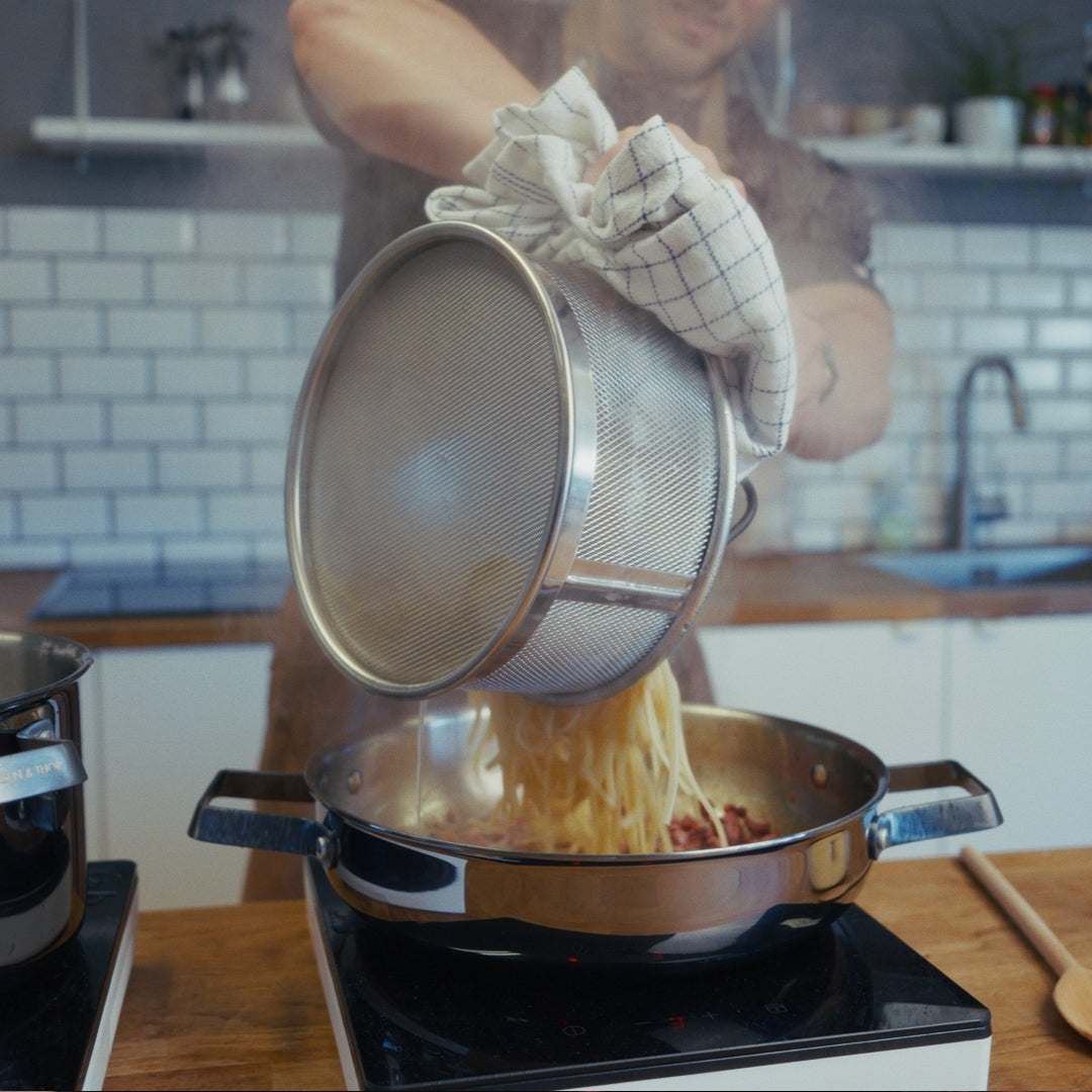 KORG.2 – Nudelkorb mit integriertem Sieb (21,5 cm) – auch zum Frittieren.