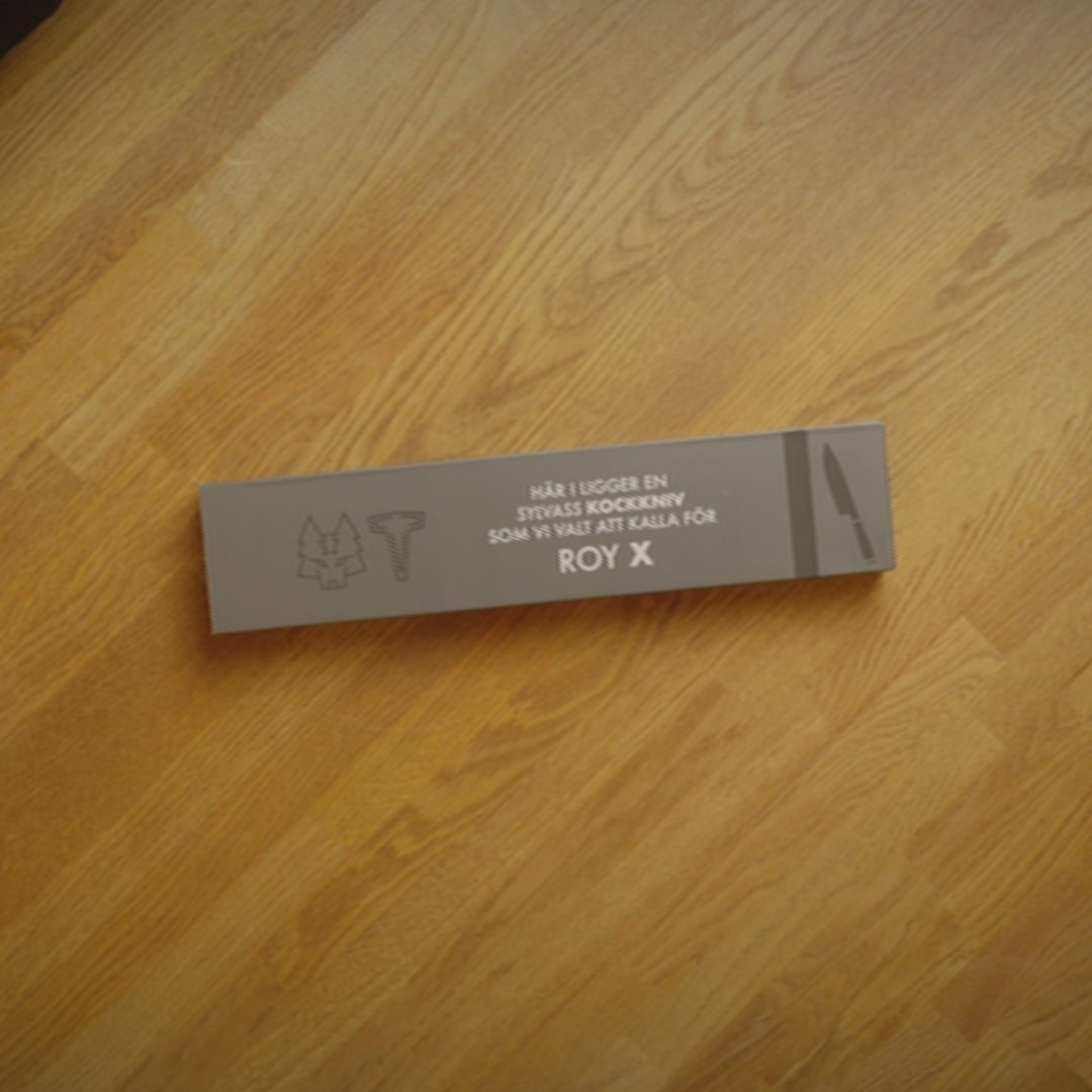 Video laden: ROY X – Kochmesser. Perfekt ausbalanciert. Messingsockel.