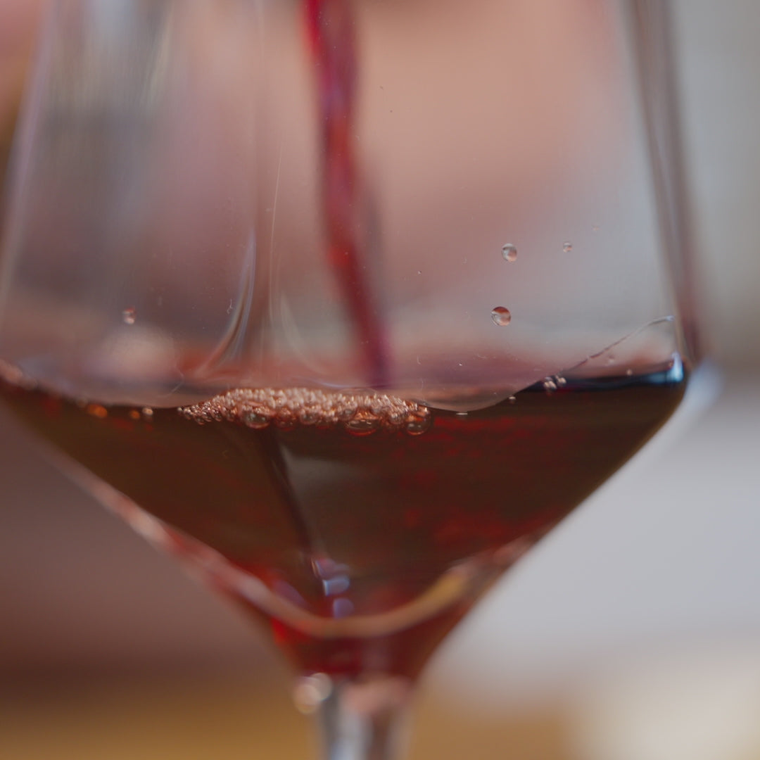 Indlæs video: HEXA Vinglas - 4-Pak, produceret i borosilikat