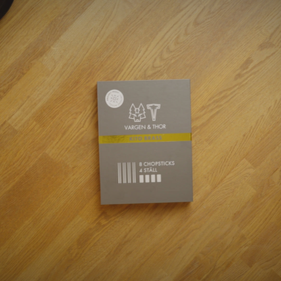 Indlæs video: KITO BRASS - Spisepinde (Messing) 4 par + 4 stativer