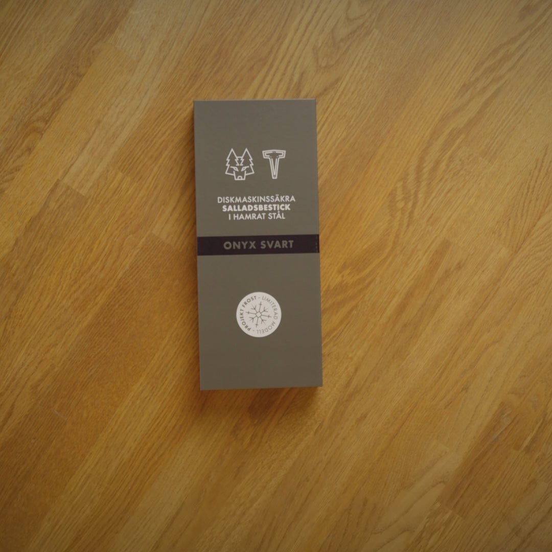 Indlæs video: FROST ONYX - Salatbestik (Onyx Sort)