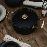 MANDUS.2 - 2,8L Gryde. Matsort med messingdetaljer.